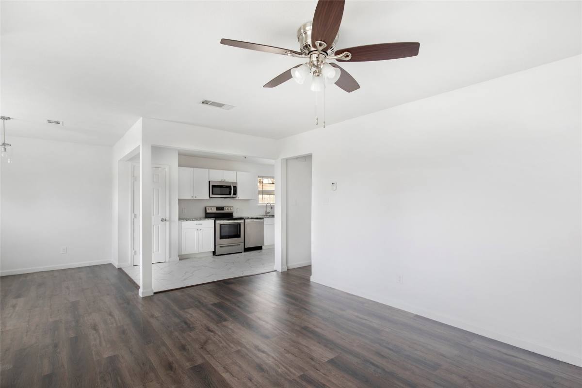 Apartment for rent at 6721 Madrid St, Houston, TX 77021