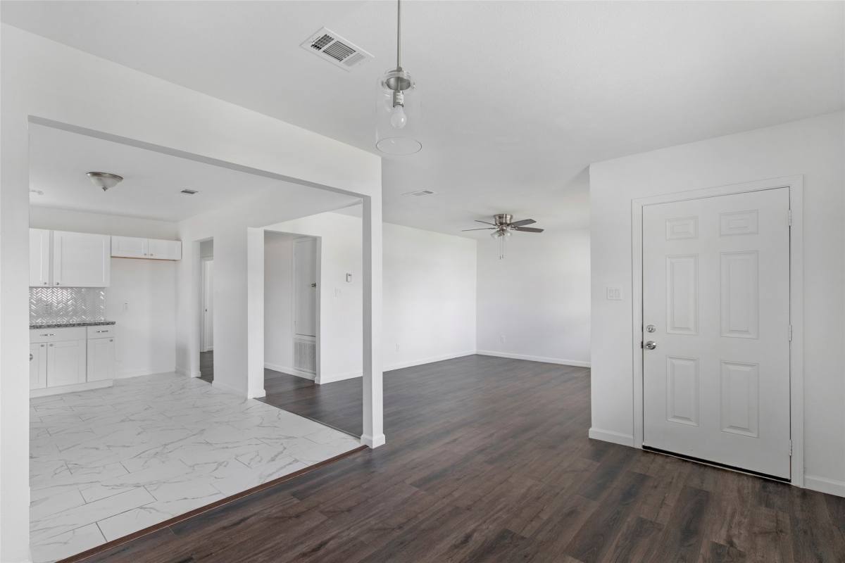Apartment for rent at 6721 Madrid St, Houston, TX 77021