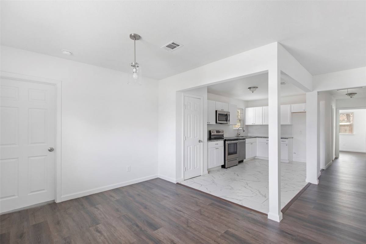 Apartment for rent at 6721 Madrid St, Houston, TX 77021