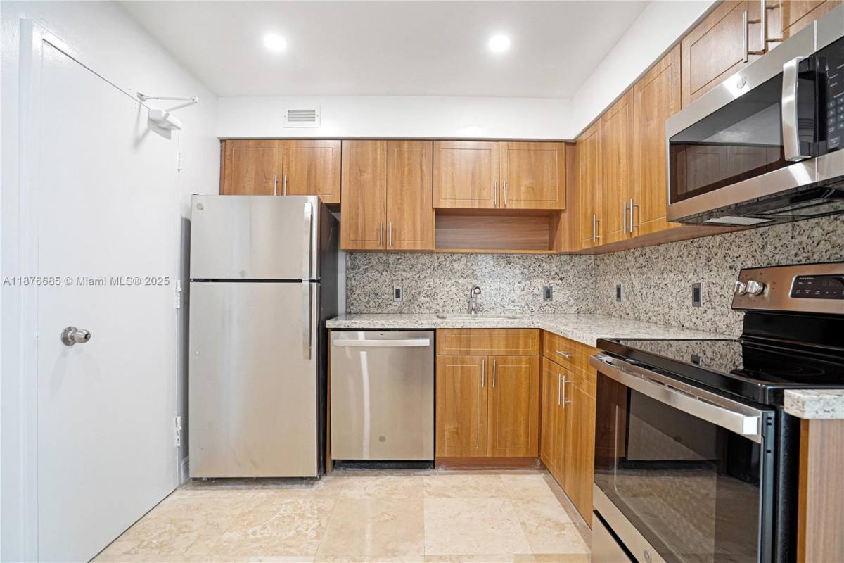 Apartment for rent at 5101 Collins Ave #510114T, Miami Beach, FL 33140