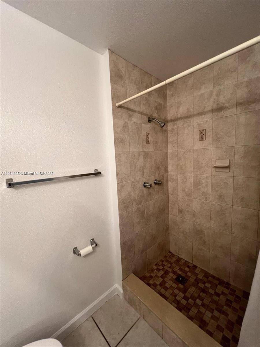 Apartment for rent at 2301 NW 96th Terrace #230116E, Hollywood, FL 33024