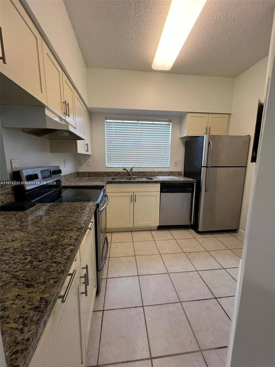 Apartment for rent at 2301 NW 96th Terrace #230116E, Hollywood, FL 33024