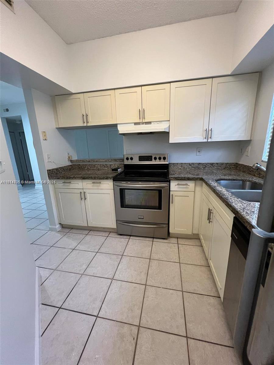 Apartment for rent at 2301 NW 96th Terrace #230116E, Hollywood, FL 33024