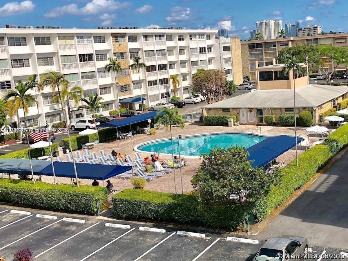 Apartment for rent at 215 SE 3rd Ave #215407B, Hallandale, FL 33009