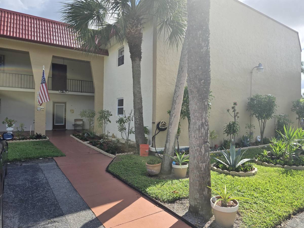 Apartment for rent at 112 Lake Dora Dr #112, West Palm Beach, FL 33411