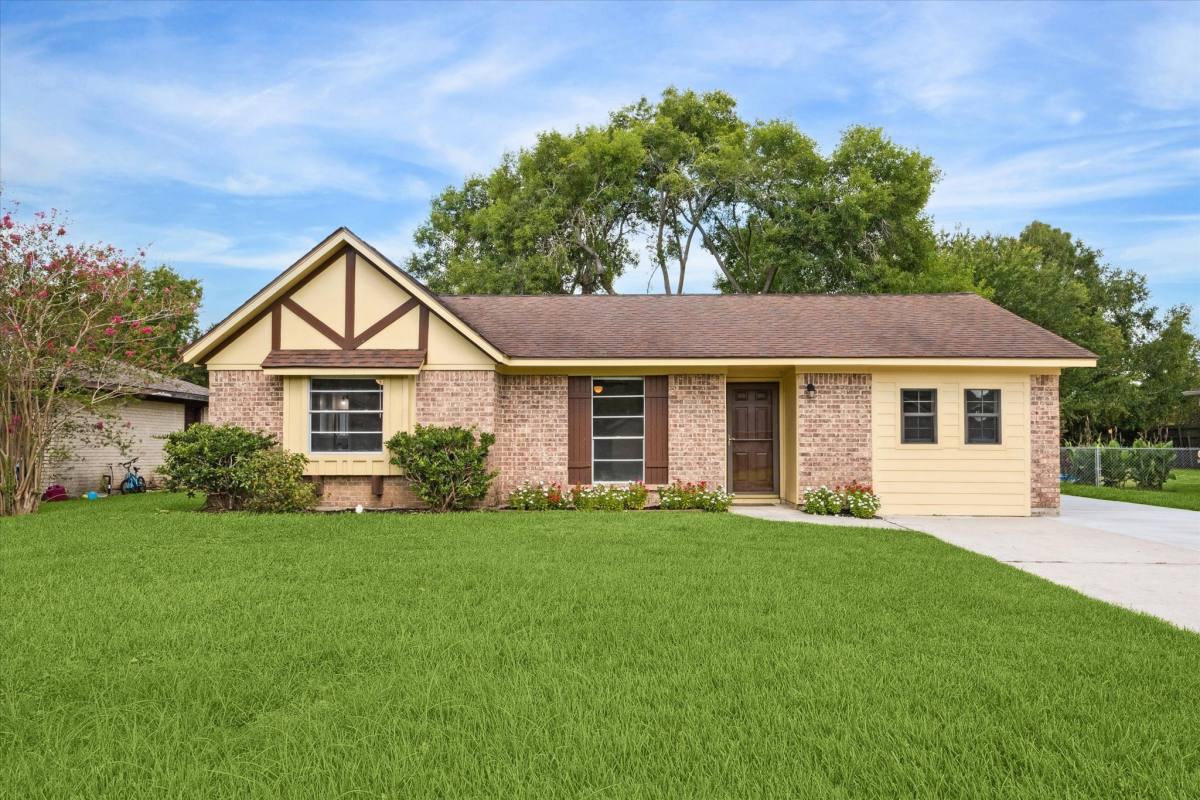 Apartment for rent at 108 Annette Lane #108, Friendswood, TX 77546