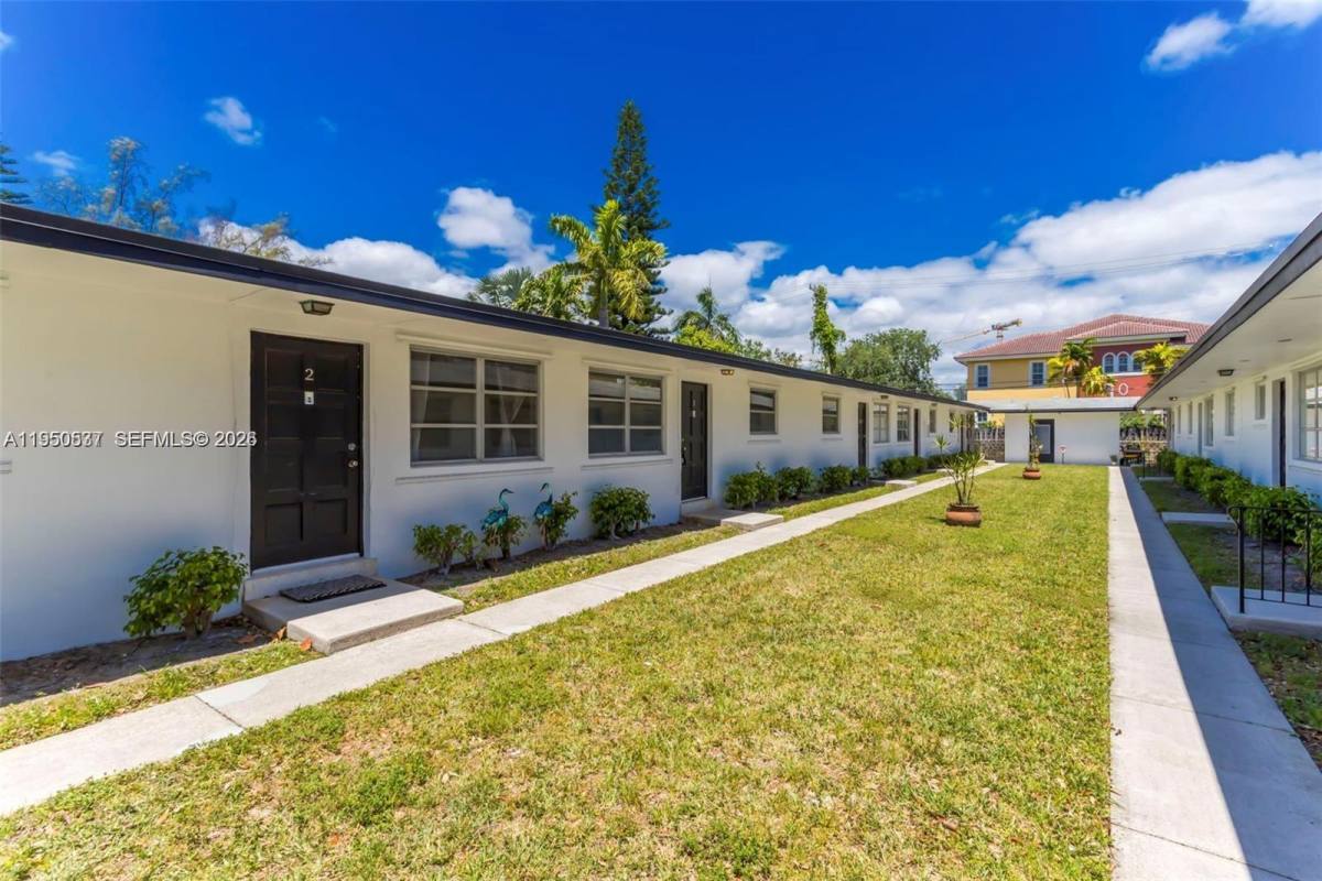 Apartment for rent at 2215 Jackson St #3, Hollywood, FL 33020