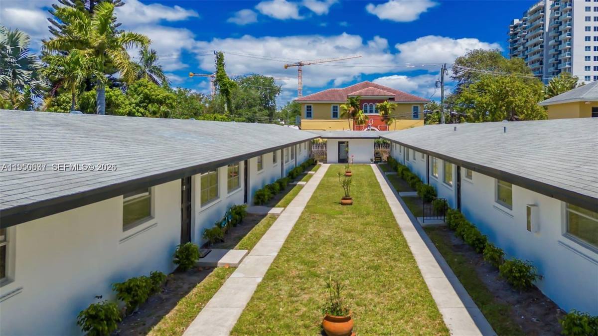 Apartment for rent at 2215 Jackson St #3, Hollywood, FL 33020