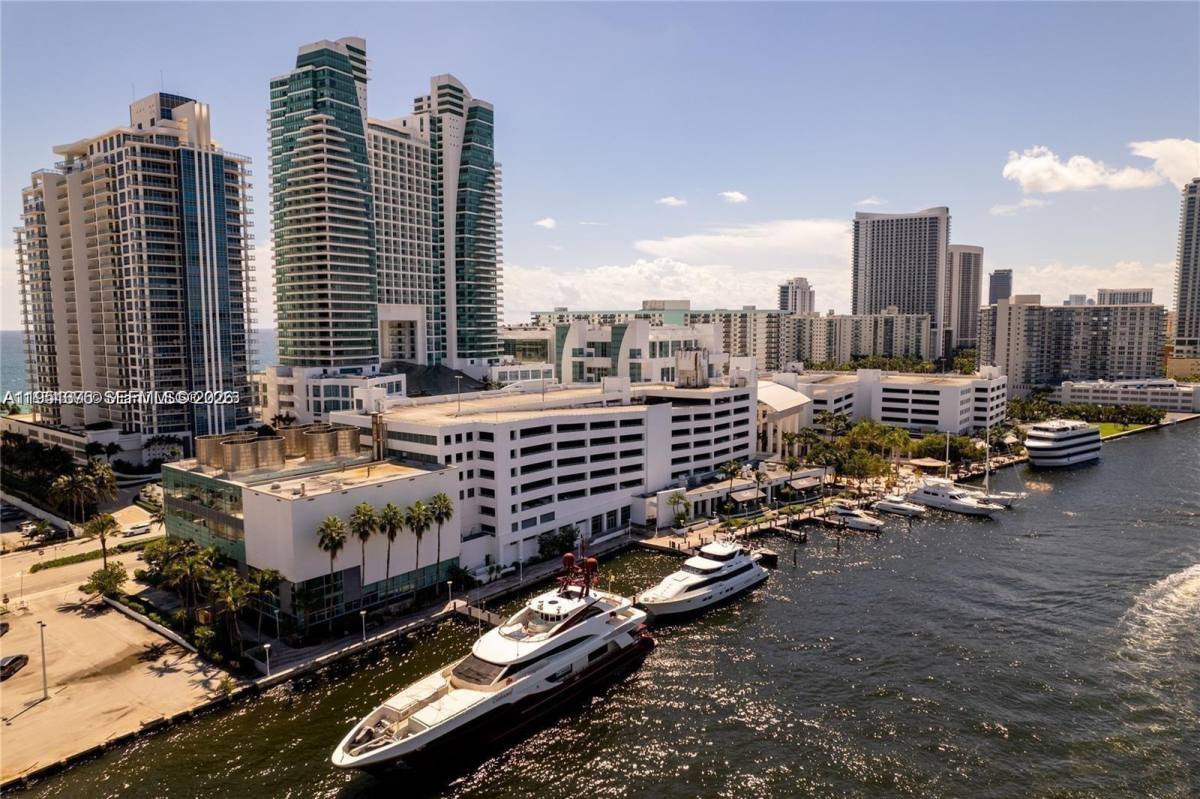Apartment for rent at 400 Leslie Dr #207, Hallandale, FL 33009
