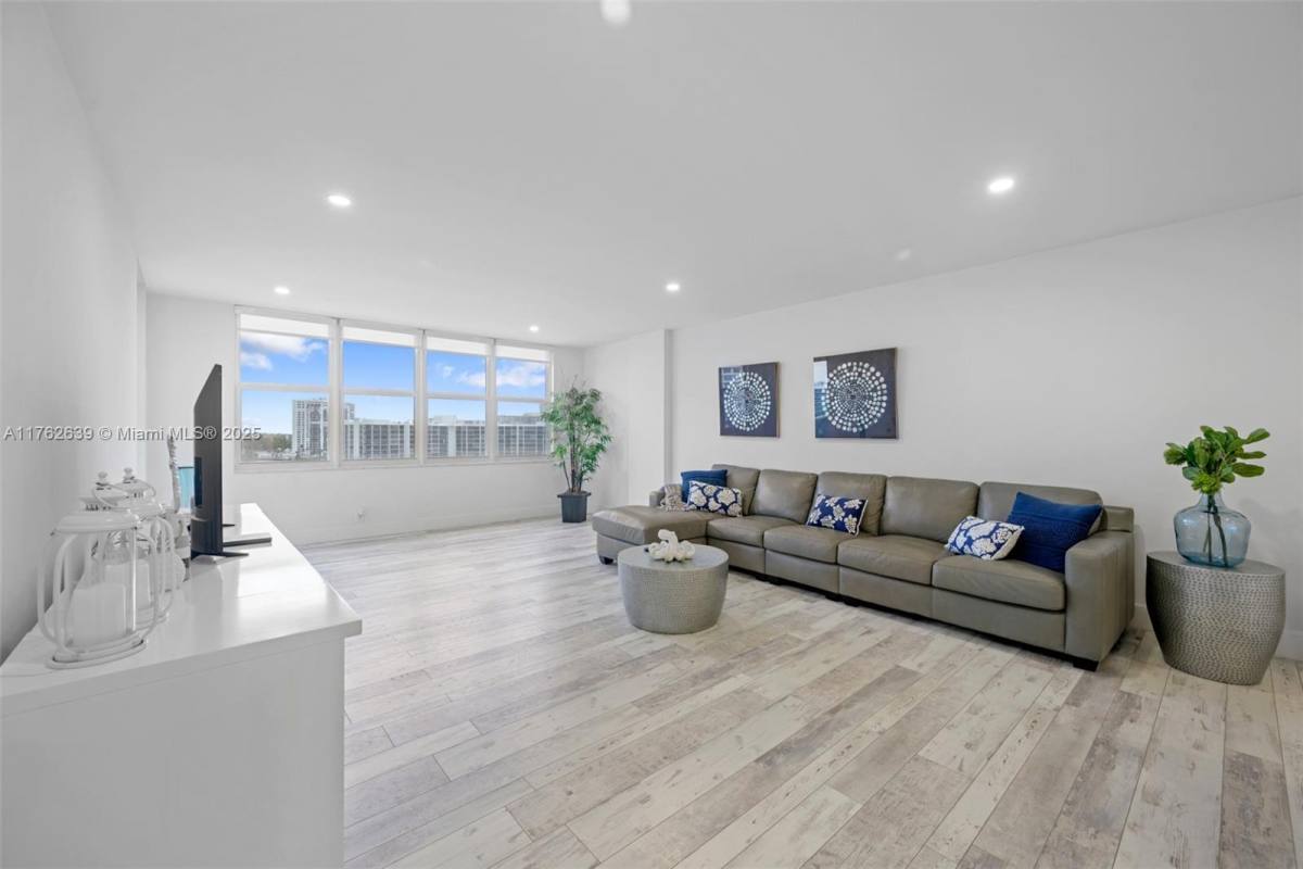 Apartment for rent at 3725 S Ocean Dr #924, Hollywood, FL 33019