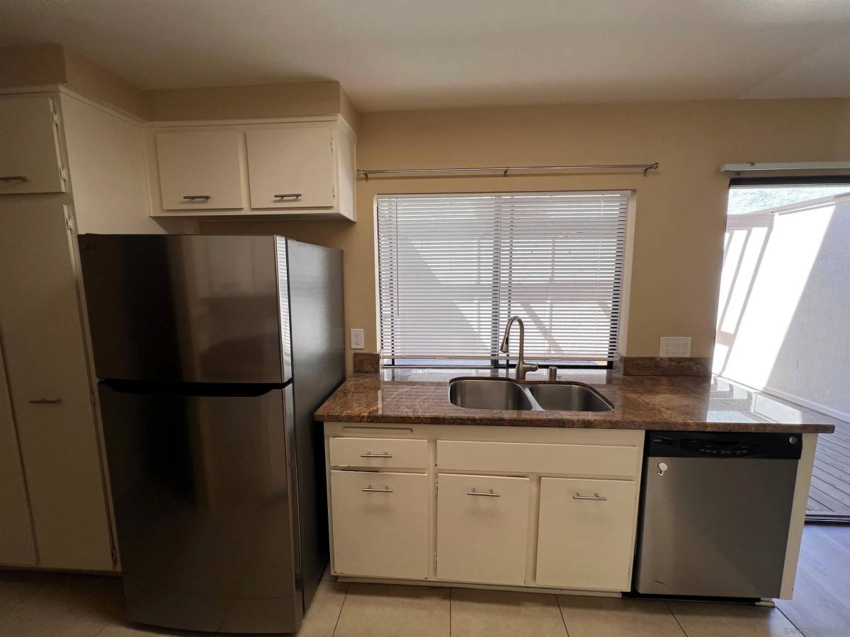 Townhouse for rent at 8441 Via Mallorca #74, La Jolla, CA 92037