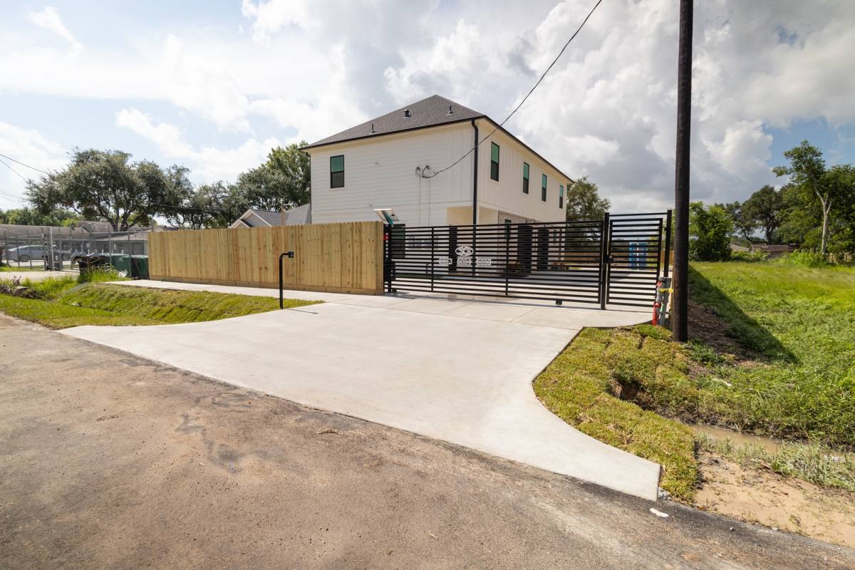 Apartment for rent at 5036 Mallow St #5036B, Houston, TX 77033