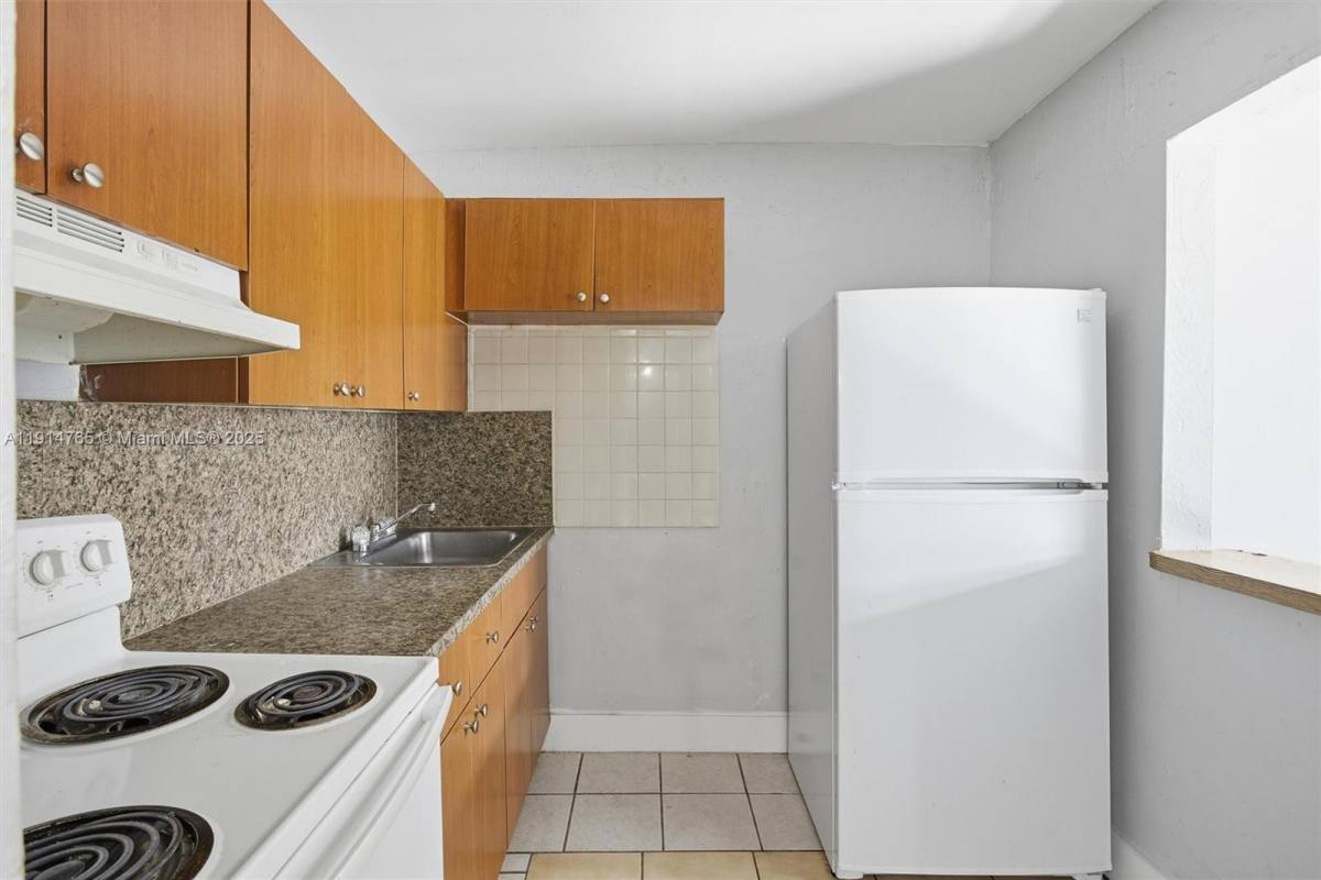 Apartment for rent at 2405 NW 135th St #326, Miami, FL 33167