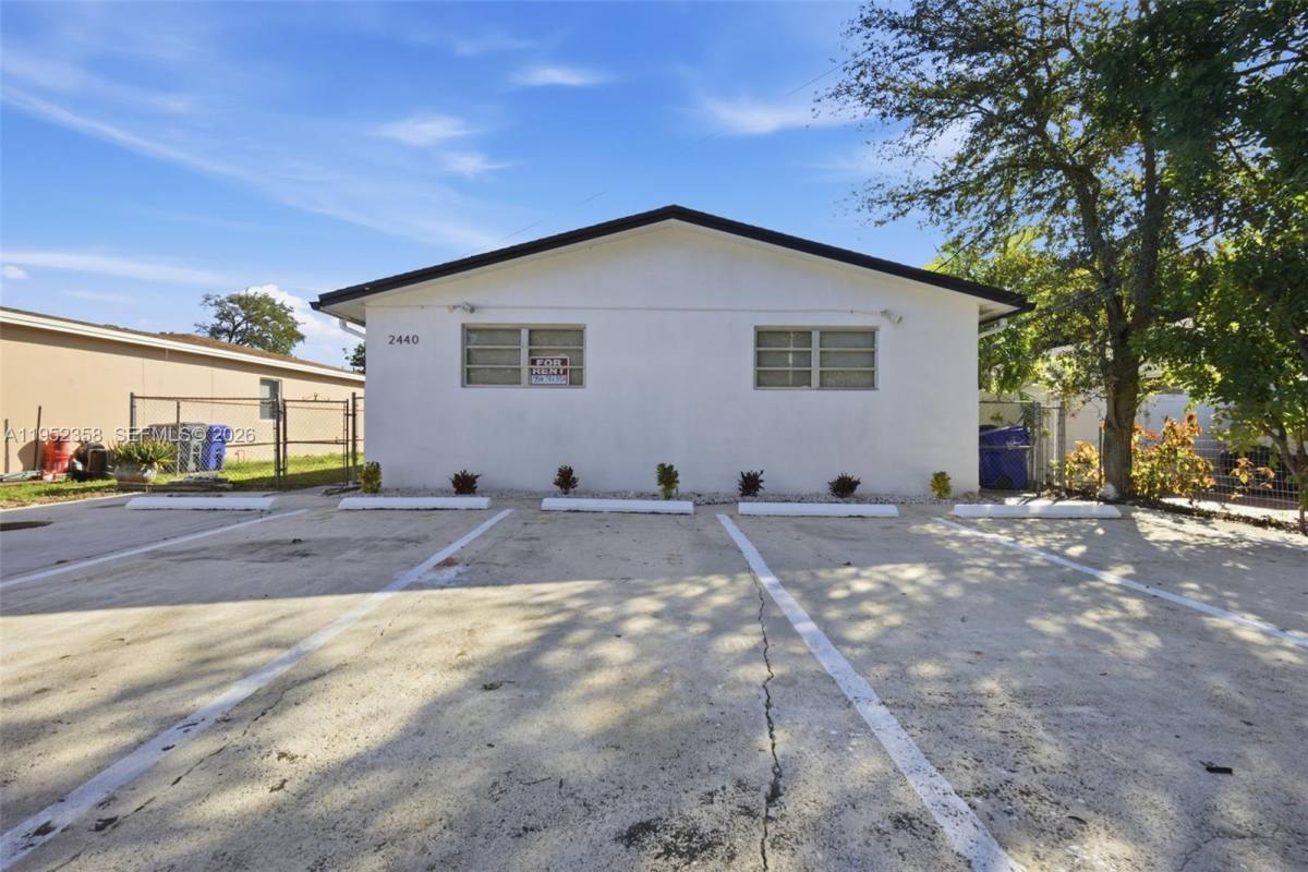 Apartment for rent at 2440 Hayes St #15, Hollywood, FL 33020