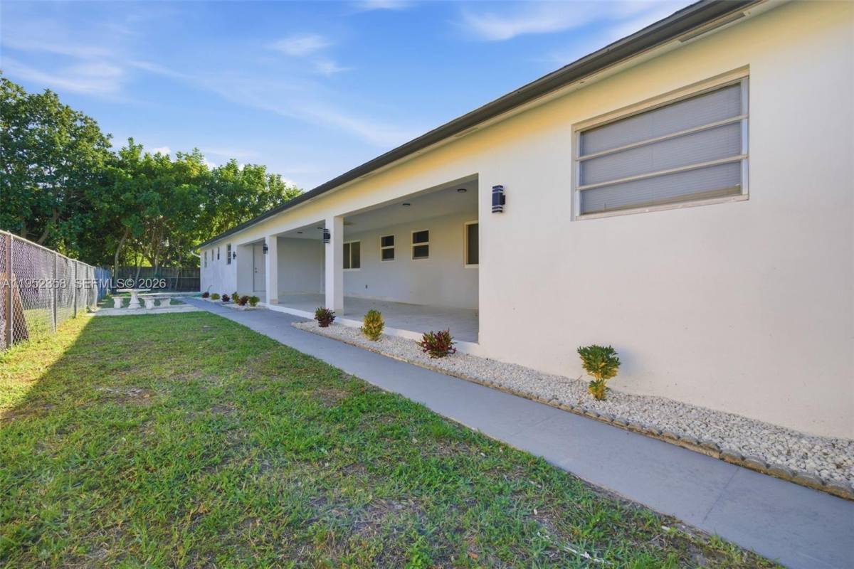 Apartment for rent at 2440 Hayes St #15, Hollywood, FL 33020
