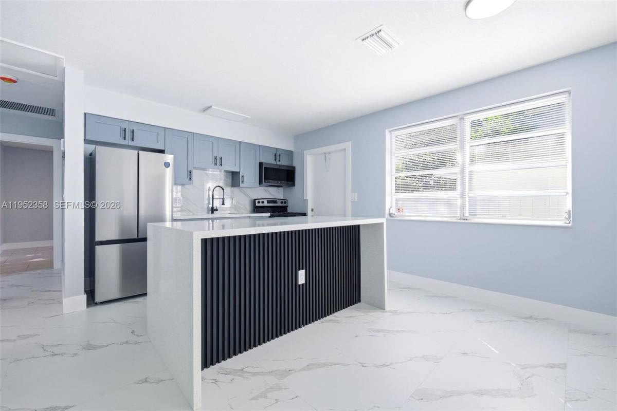 Apartment for rent at 2440 Hayes St #15, Hollywood, FL 33020