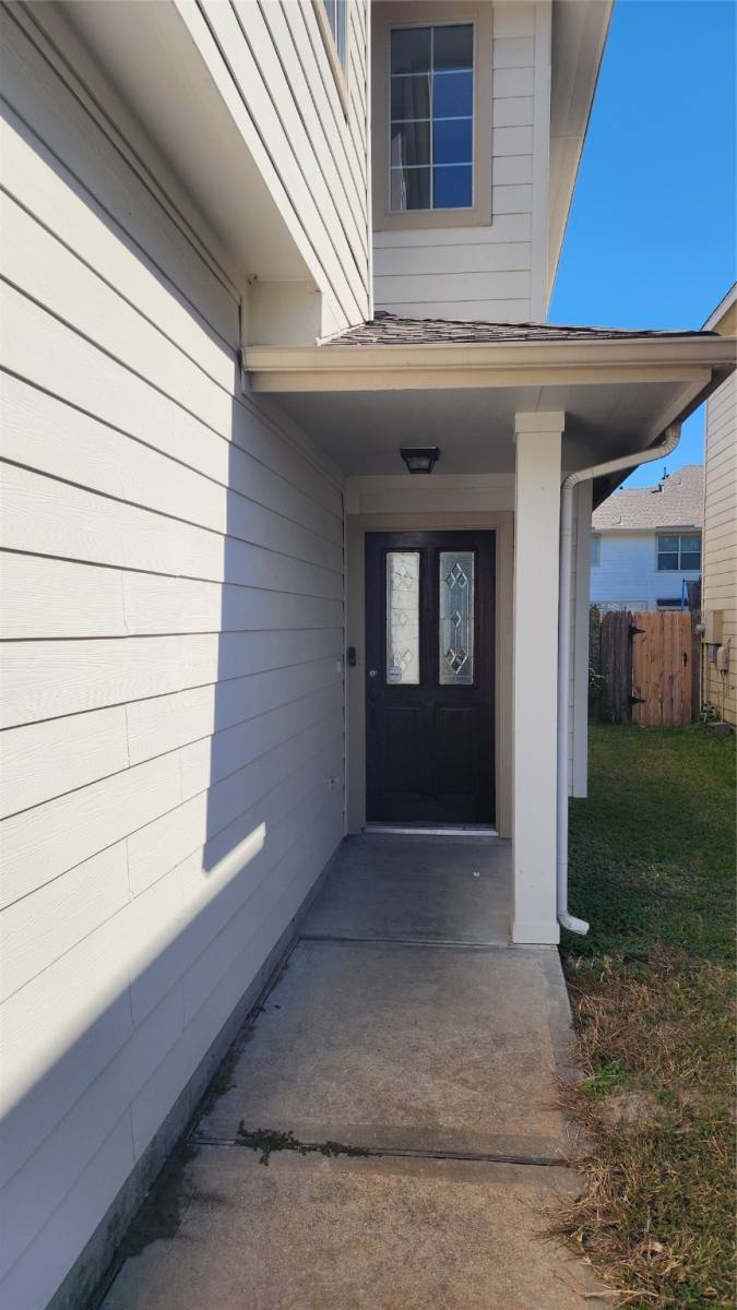 Townhouse for rent at 11430 Hackmatack Way, Houston, TX 77066