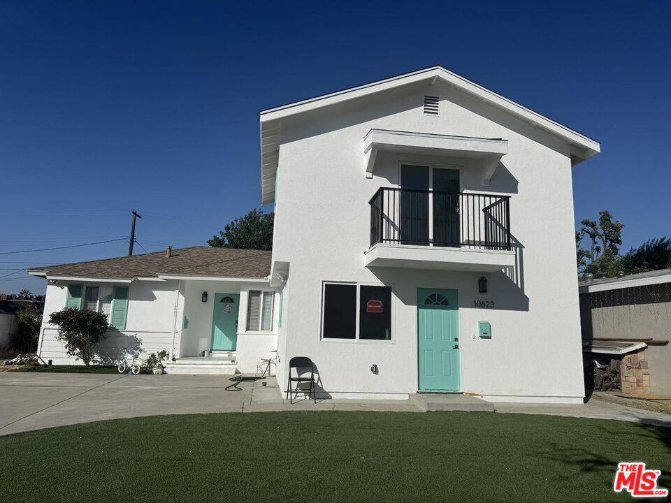 Townhouse for rent at 10623 Stanwin Ave, Mission Hills, CA 91345