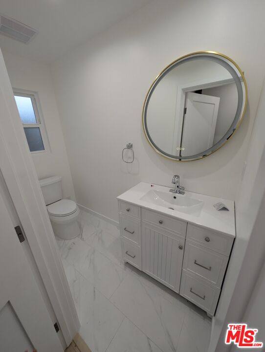 Townhouse for rent at 10623 Stanwin Ave, Mission Hills, CA 91345