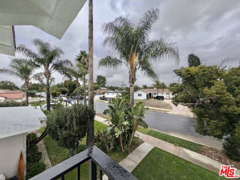 Townhouse for rent at 10623 Stanwin Ave, Mission Hills, CA 91345