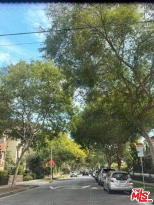 Apartment for rent at 137 S Crescent Dr #137-5, Beverly Hills, CA 90212