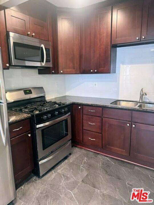 Apartment for rent at 137 S Crescent Dr #137-5, Beverly Hills, CA 90212