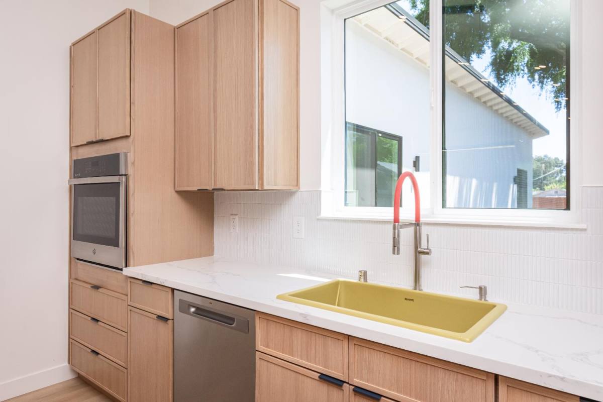 Apartment for rent at 3946 3rd Ave, Sacramento, CA 95817