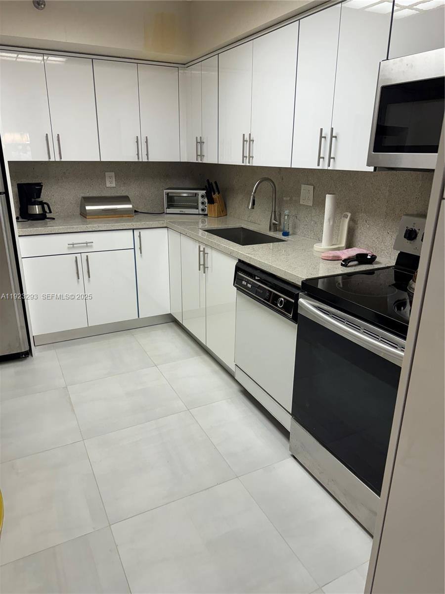 Apartment for rent at 3600 Mystic Pointe Dr #208, Miami, FL 33180