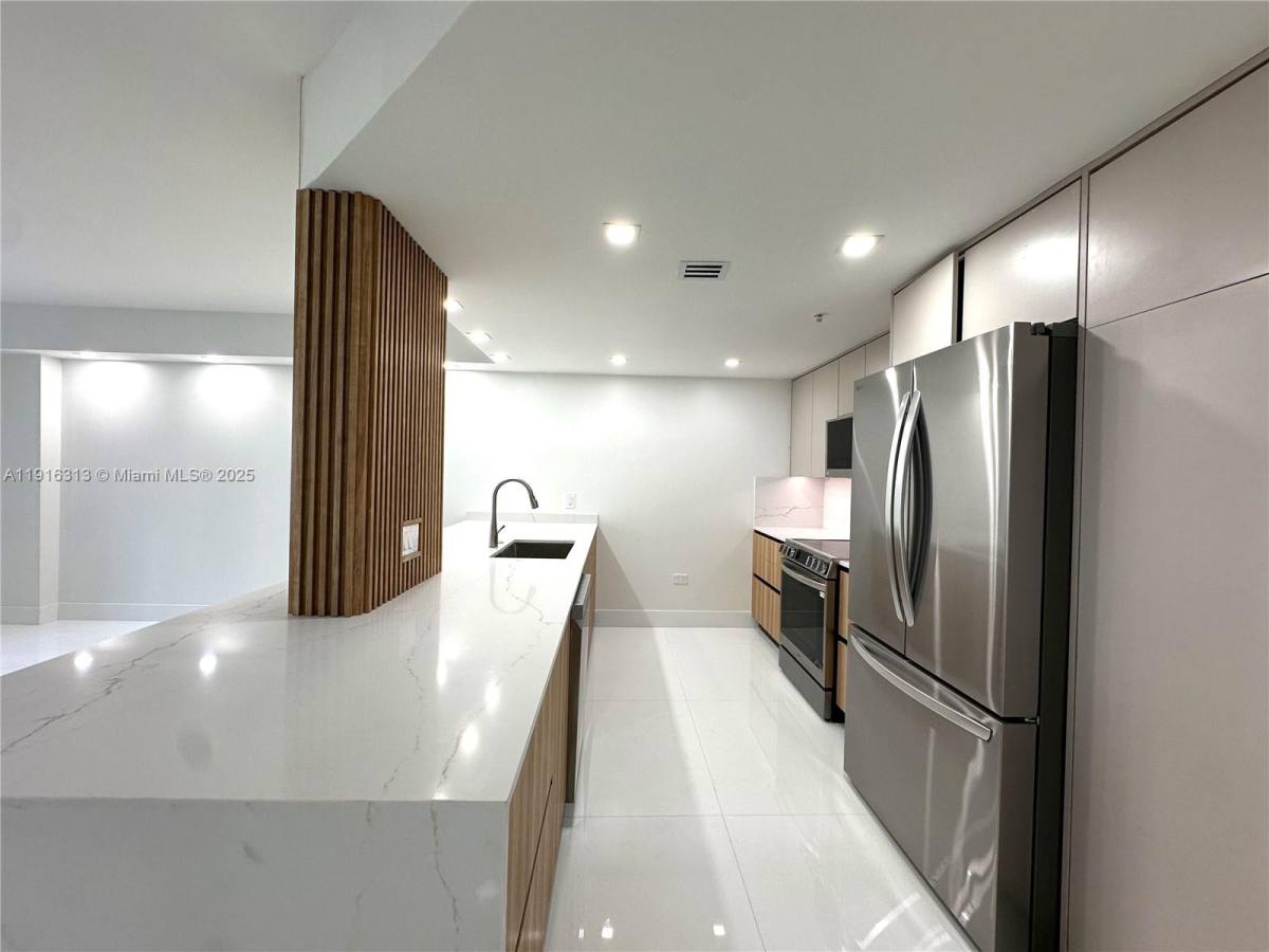Apartment for rent at 701 Brickell Key Blvd #507, Miami, FL 33131