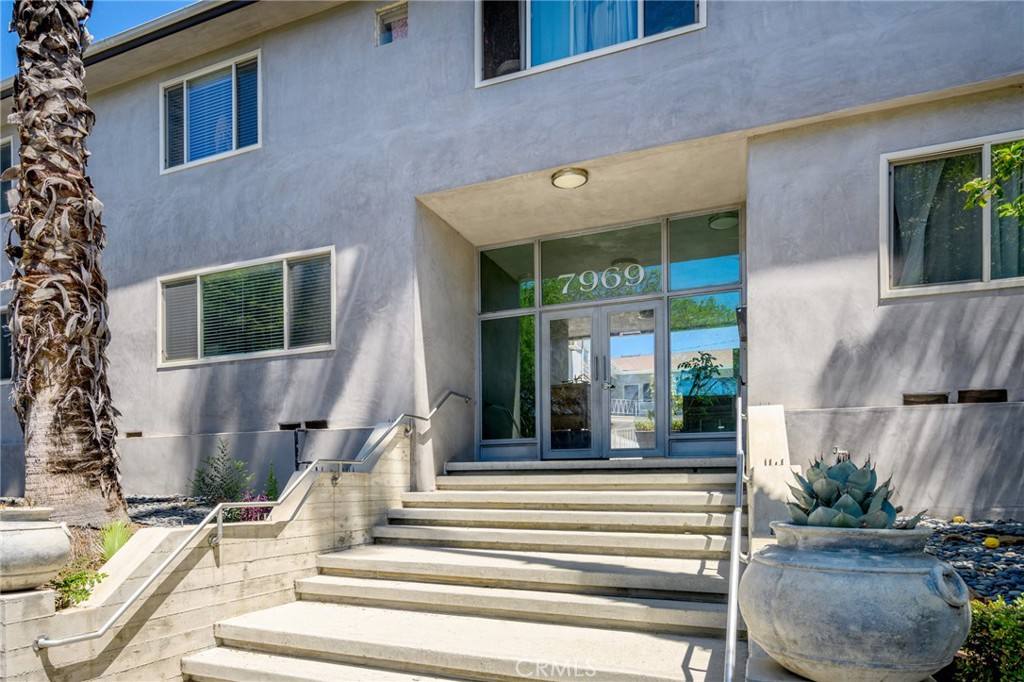 Apartment for rent at 7969 Norton Ave #5, Los Angeles, CA 90046