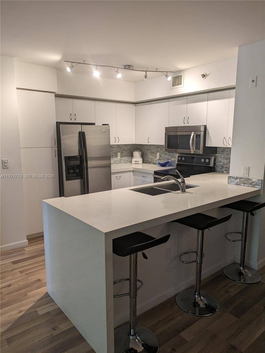 Apartment for rent at 19901 E Country Club Dr #2305, Miami, FL 33180