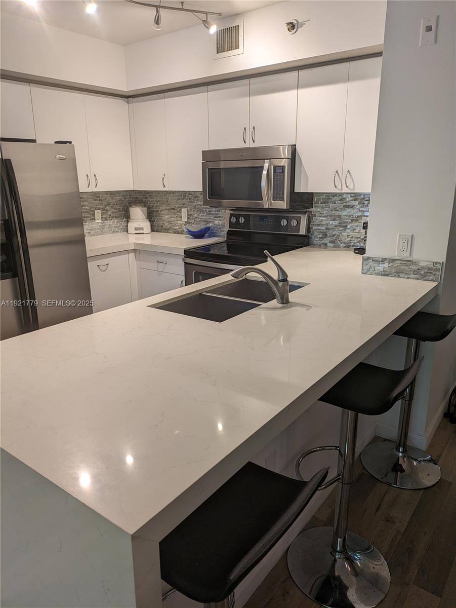 Apartment for rent at 19901 E Country Club Dr #2305, Miami, FL 33180