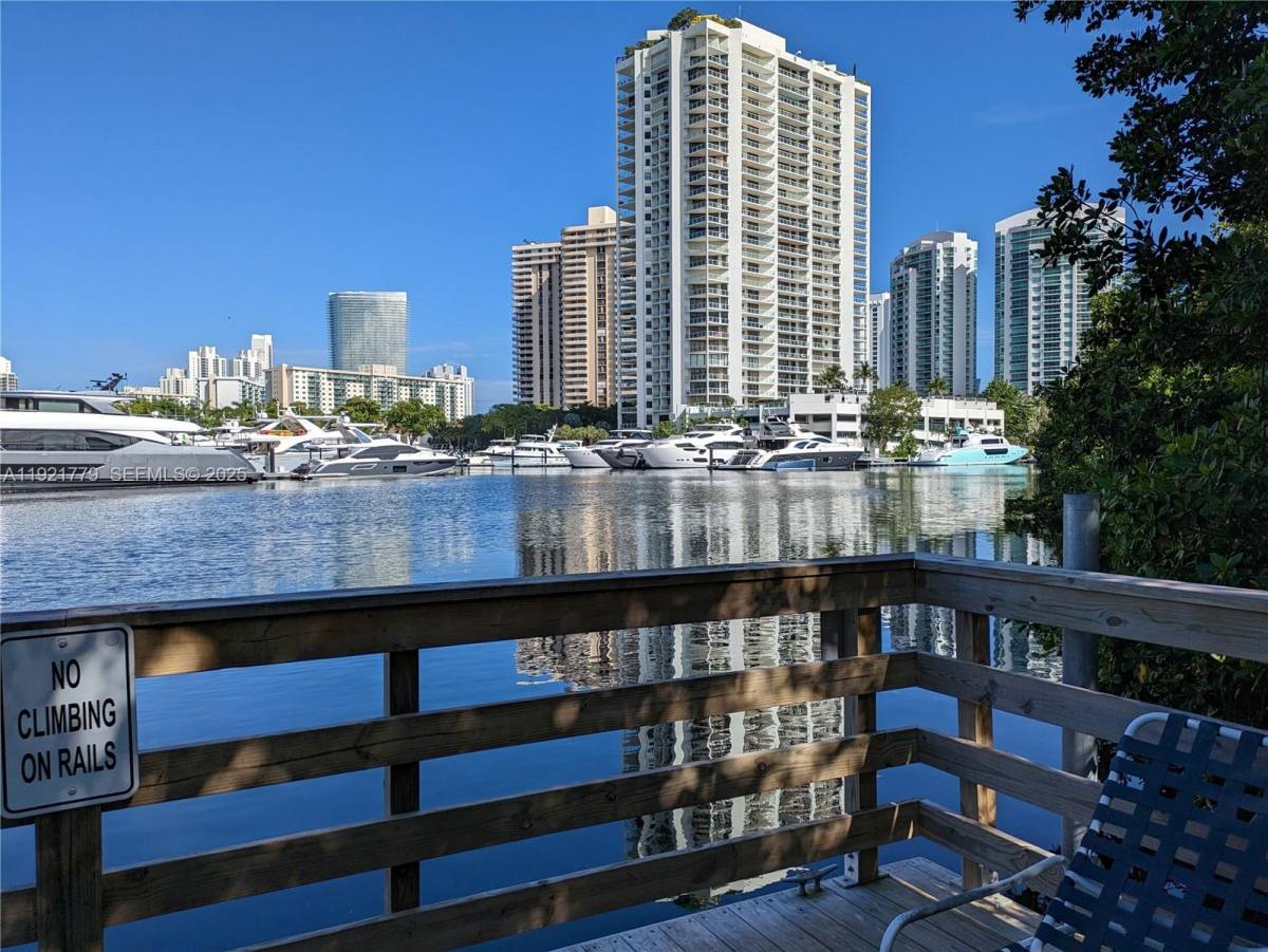 Apartment for rent at 19901 E Country Club Dr #2305, Miami, FL 33180