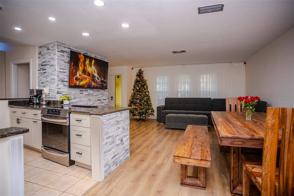 Apartment for rent at 2719 Forest Knoll Dr, Sarasota, FL 34232