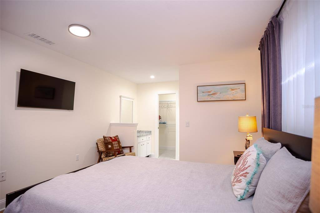 Apartment for rent at 2719 Forest Knoll Dr, Sarasota, FL 34232