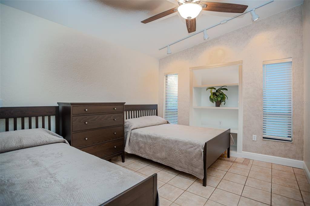 Apartment for rent at 2719 Forest Knoll Dr, Sarasota, FL 34232