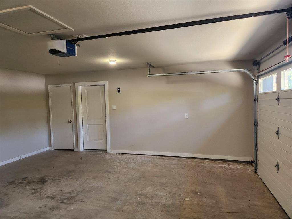 Apartment for rent at 511 Oakwood Lane #511, Arlington, TX 76012