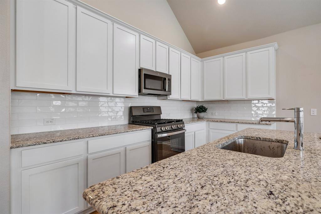 Apartment for rent at 5513 Deer Run Dr, Celina, TX 75009