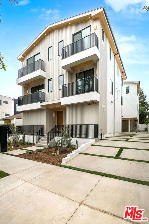 Townhouse for rent at 5321 Ben Ave #3, Valley Village, CA 91607