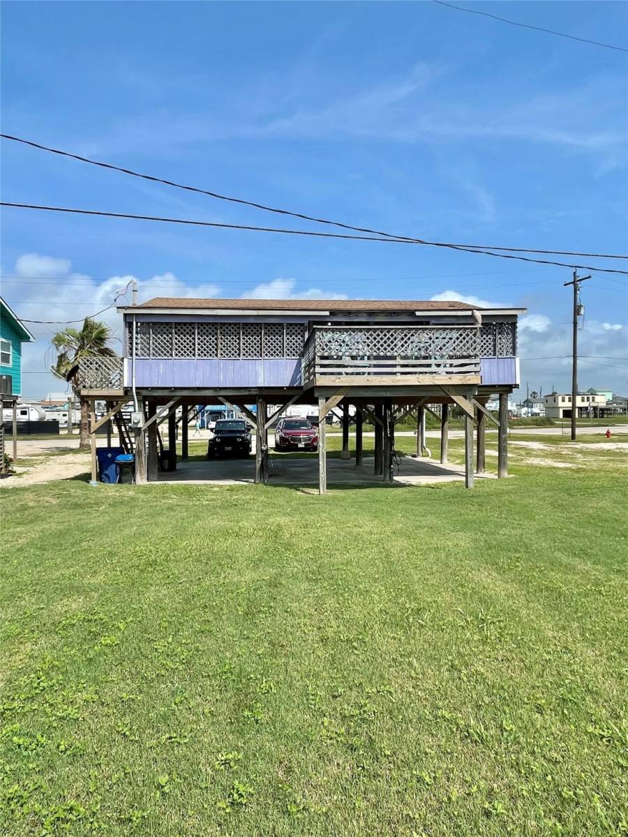 Apartment for rent at 1111 Surf Dr, Freeport, TX 77541