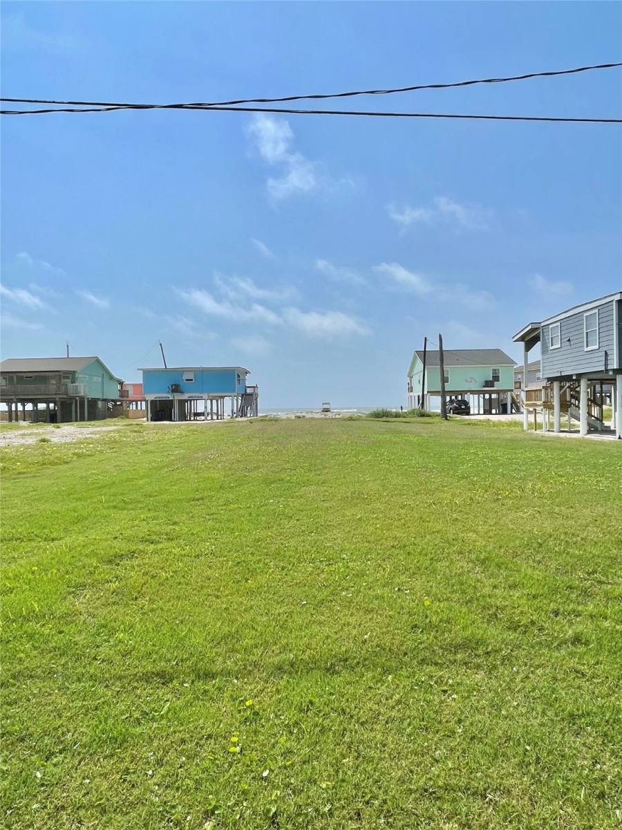 Apartment for rent at 1111 Surf Dr, Freeport, TX 77541