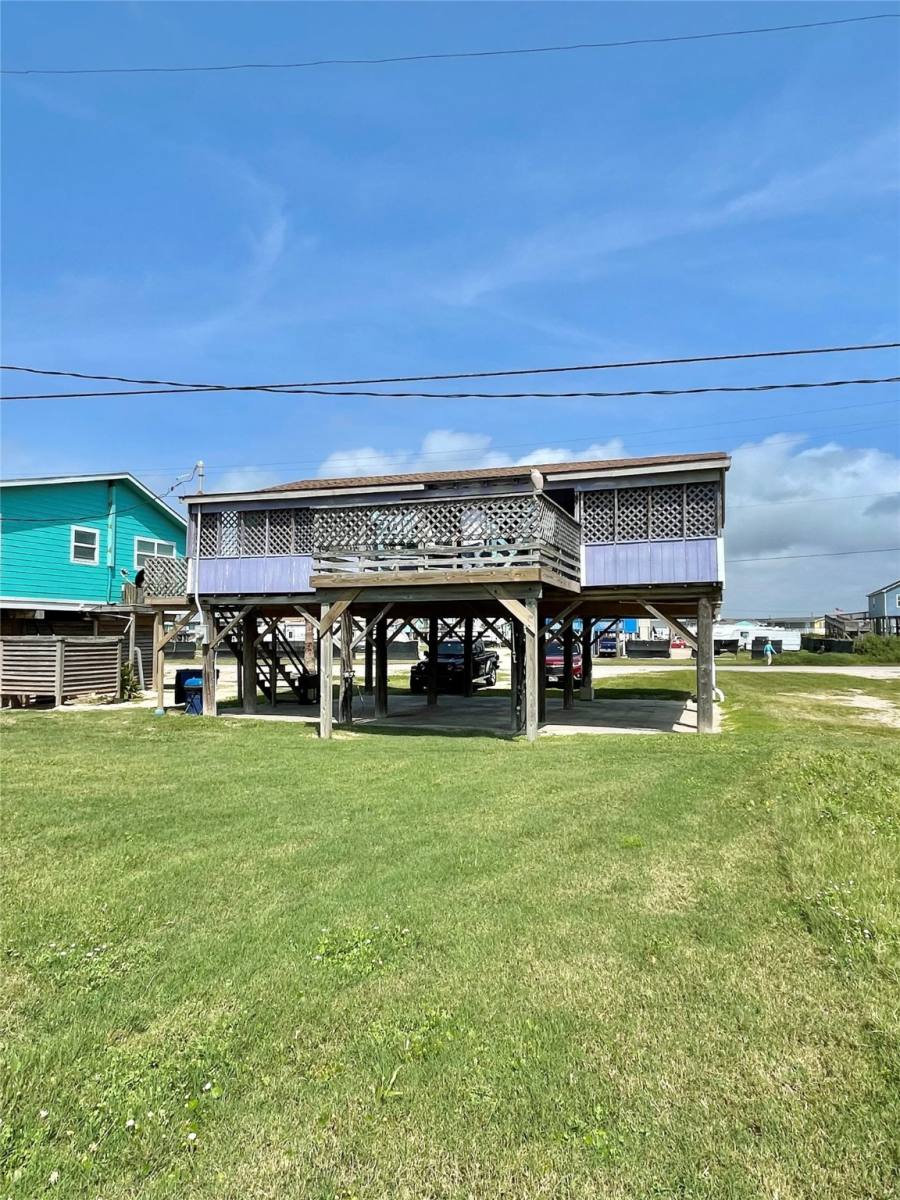 Apartment for rent at 1111 Surf Dr, Freeport, TX 77541
