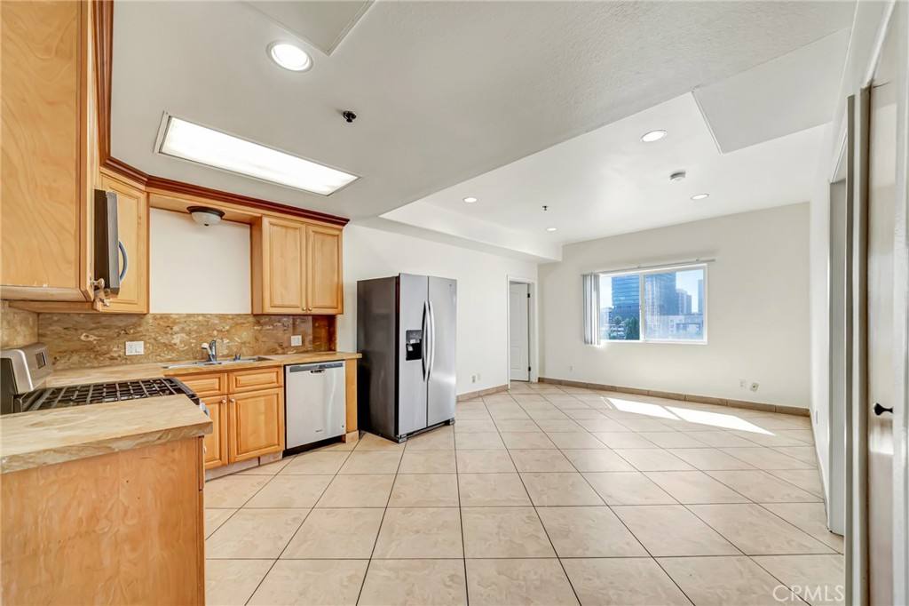 Apartment for rent at 316 S New Hampshire Ave #307, Los Angeles, CA 90020