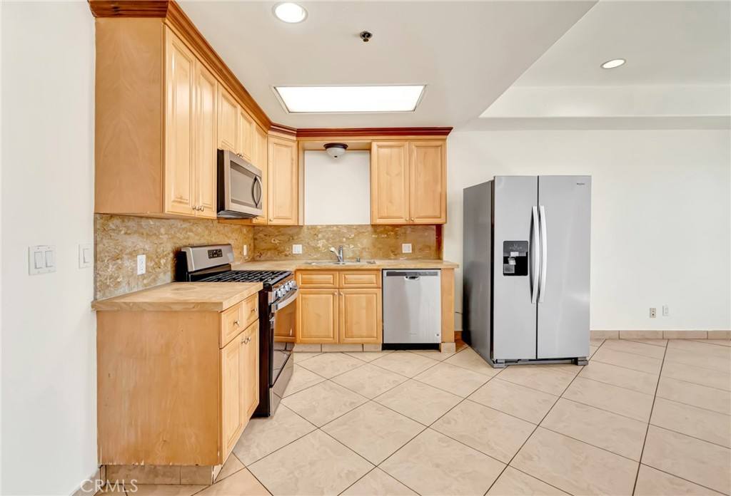 Apartment for rent at 316 S New Hampshire Ave #307, Los Angeles, CA 90020