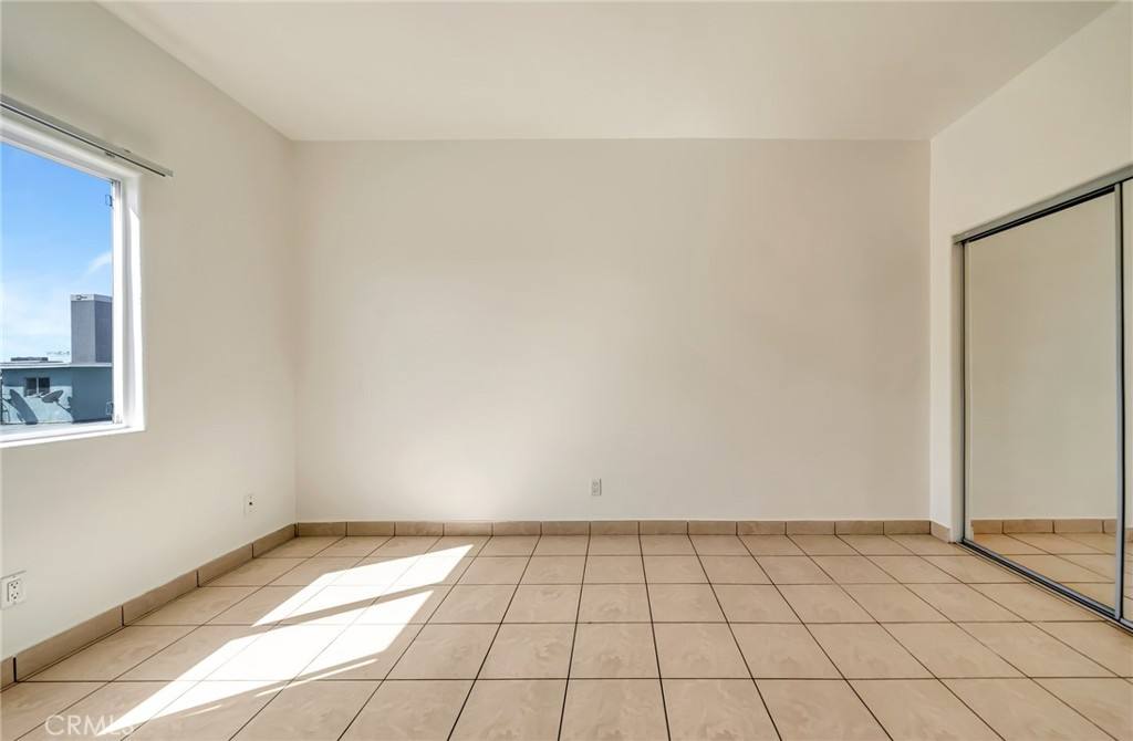 Apartment for rent at 316 S New Hampshire Ave #307, Los Angeles, CA 90020