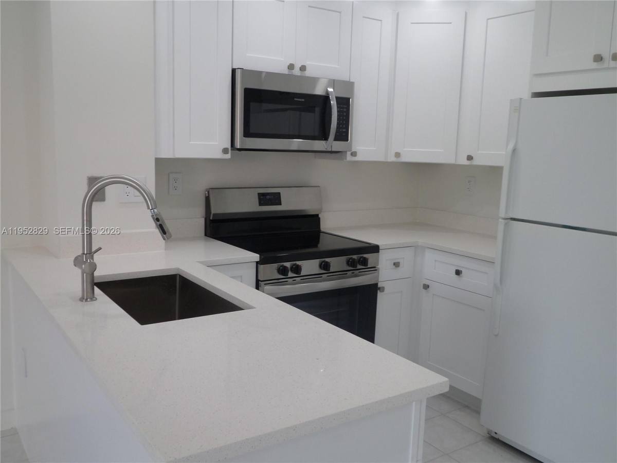 Apartment for rent at 2154 W 60th St #12215, Hialeah, FL 33016