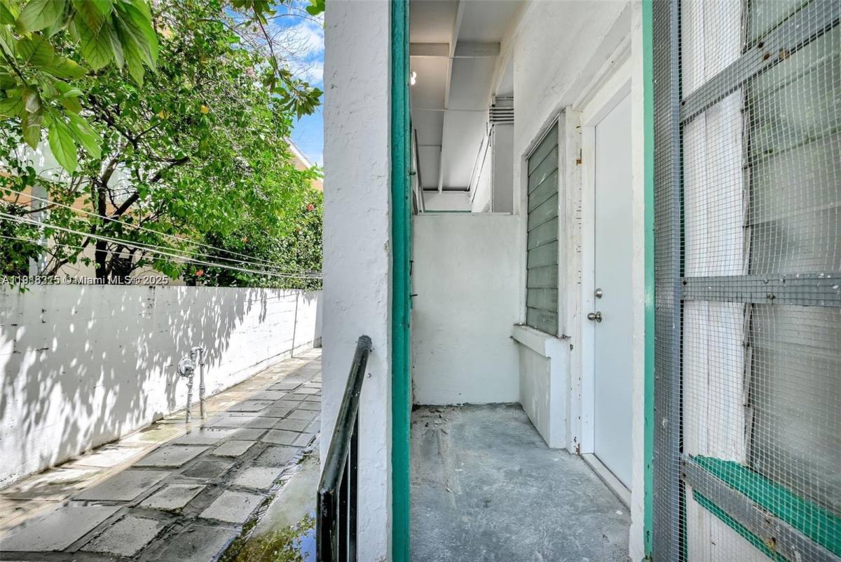 Apartment for rent at 641 10th St #641-5, Miami Beach, FL 33139
