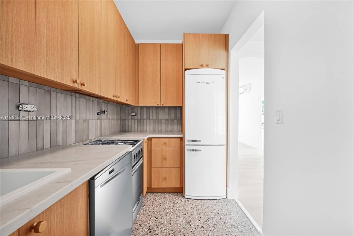 Apartment for rent at 641 10th St #641-5, Miami Beach, FL 33139