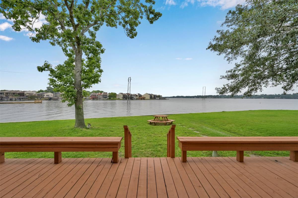 Townhouse for rent at 124 April Point Dr N #124, Montgomery, TX 77356