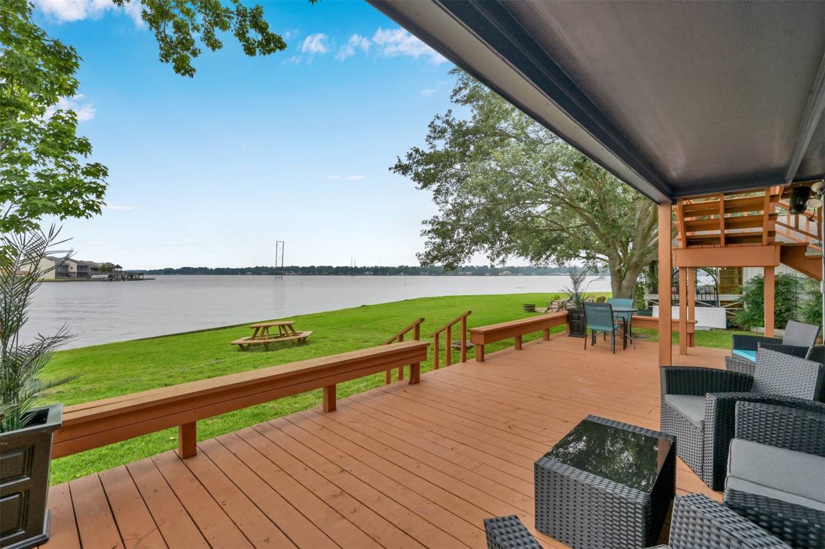Townhouse for rent at 124 April Point Dr N #124, Montgomery, TX 77356